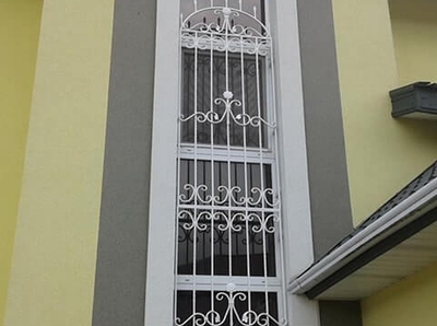 Решетка для высокого окна